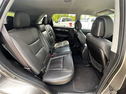 Used 2012 Kia Sorento SX FWD image 31