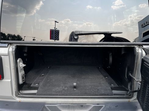 Used 2018 Jeep Wrangler Unlimited Sahara image 5