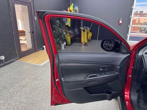 Used 2017 Mitsubishi Outlander Sport ES image 9