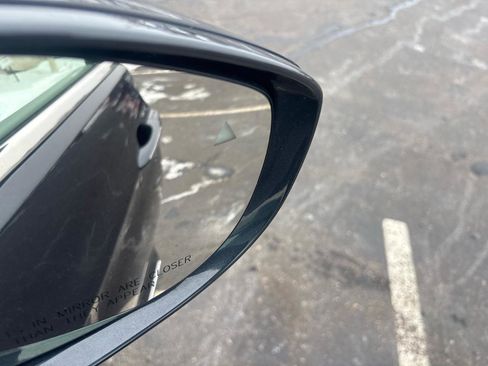 Used 2020 Chrysler Pacifica Touring-L image 36