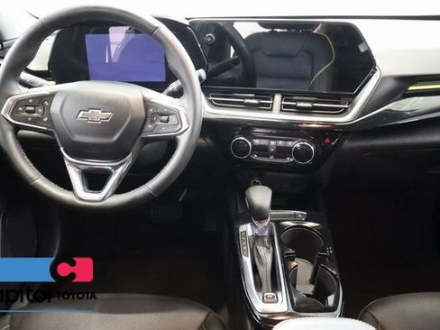 Used 2025 Chevrolet Trax ACTIV w/ Sunroof Package FWD image 14