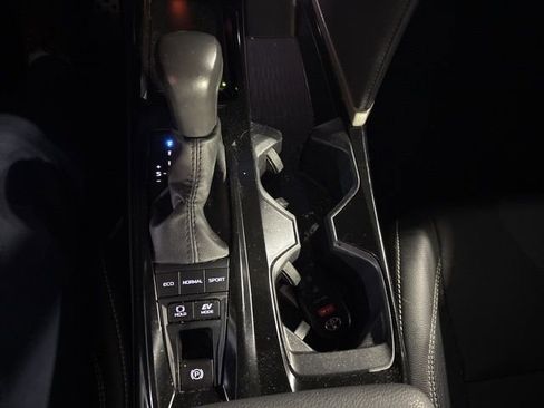 Used 2025 Toyota Camry SE image 13