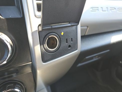 Used 2017 Ford F250 Lariat w/ Lariat Value Package image 17