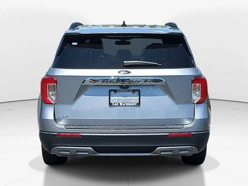 Used 2023 Ford Explorer XLT w/ Equipment Group 202A RWD image 4