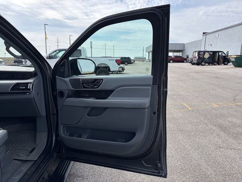 Used 2018 Lincoln Navigator L Reserve w/ Technology Package image 30