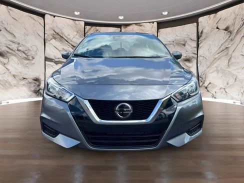 Used 2021 Nissan Versa SV image 3