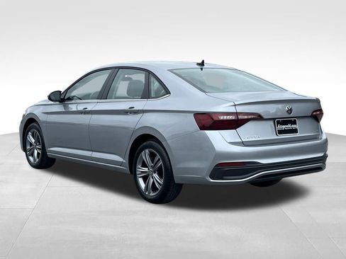 Used 2024 Volkswagen Jetta SE image 8