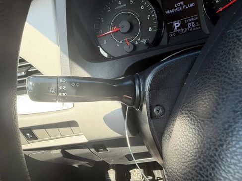 Used 2015 Toyota Sienna LE FWD image 24