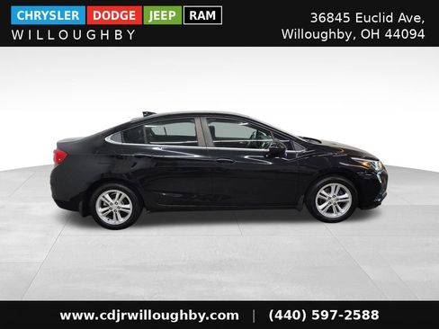 Used 2018 Chevrolet Cruze LT FWD image 4