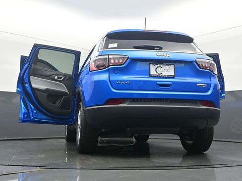 New 2025 Jeep Compass Latitude w/ Sun & Sound Group AWD/4WD image 60