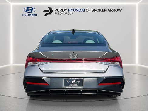Certified 2025 Hyundai Elantra Limited FWD image 6