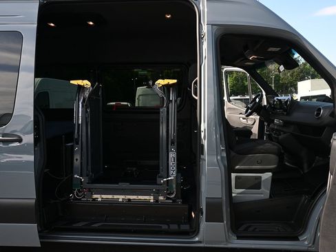Used 2025 Mercedes-Benz Sprinter 2500 image 22