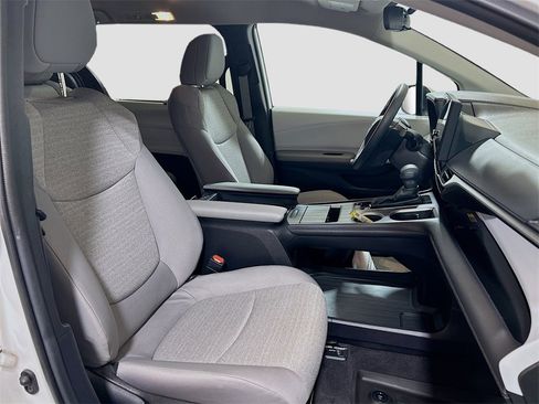 Used 2025 Toyota Sienna LE image 25