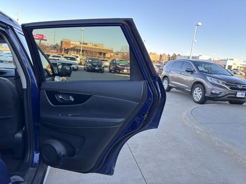 Used 2020 Nissan Rogue SL w/ Premium Package image 25