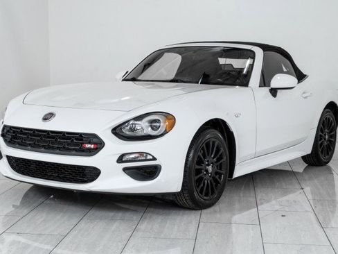 Used 2017 FIAT 124 Spider Classica RWD image 4