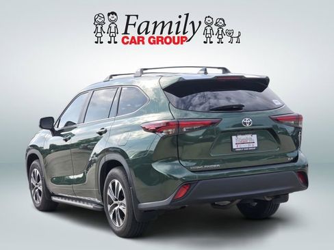 Certified 2025 Toyota Highlander XLE FWD image 3