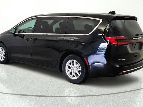 Used 2023 Chrysler Pacifica Touring-L FWD image 4