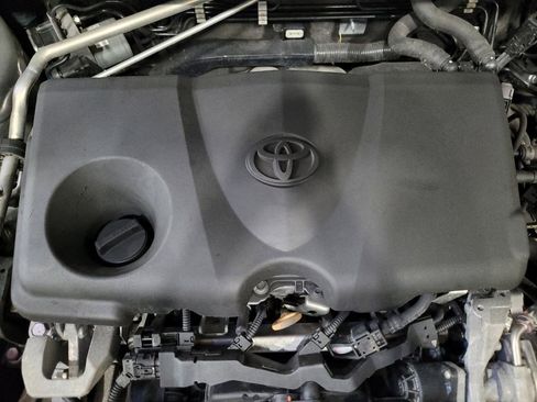 Used 2021 Toyota RAV4 LE FWD image 30