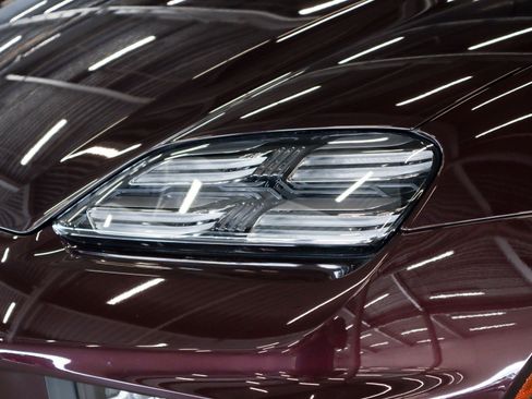Used 2025 Porsche Macan Electric w/ Premium Package RWD image 30