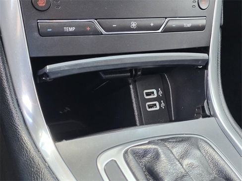 Used 2016 Ford Edge Titanium w/ Technology Package image 25