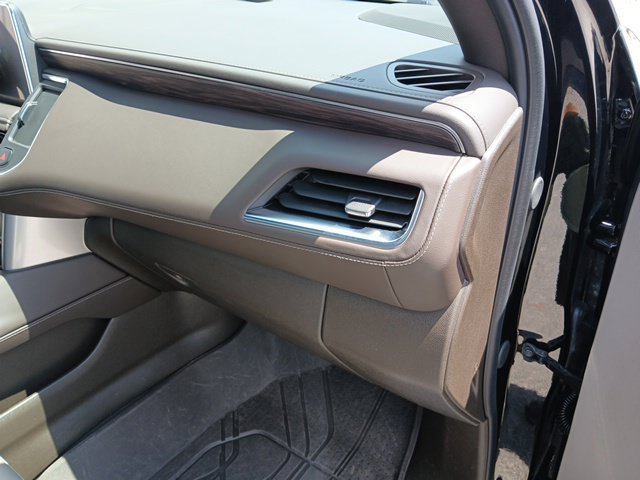 Used 2024 Chevrolet Tahoe Z71 w/ Luxury Package AWD/4WD image 31