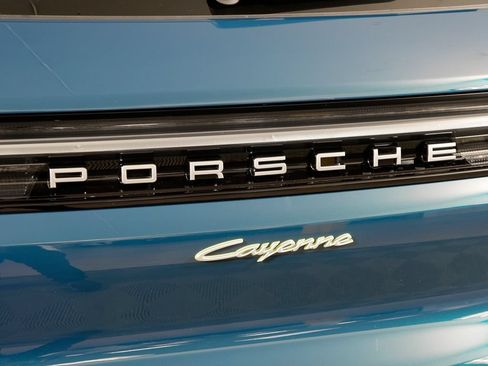 Certified 2026 Porsche Cayenne E-Hybrid AWD/4WD image 13
