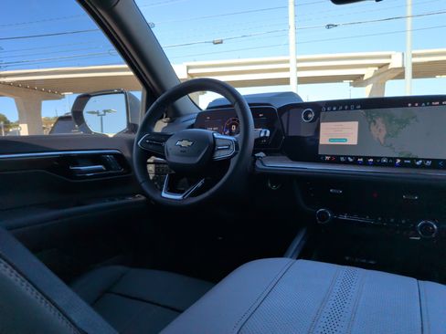 Used 2025 Chevrolet Tahoe High Country image 30