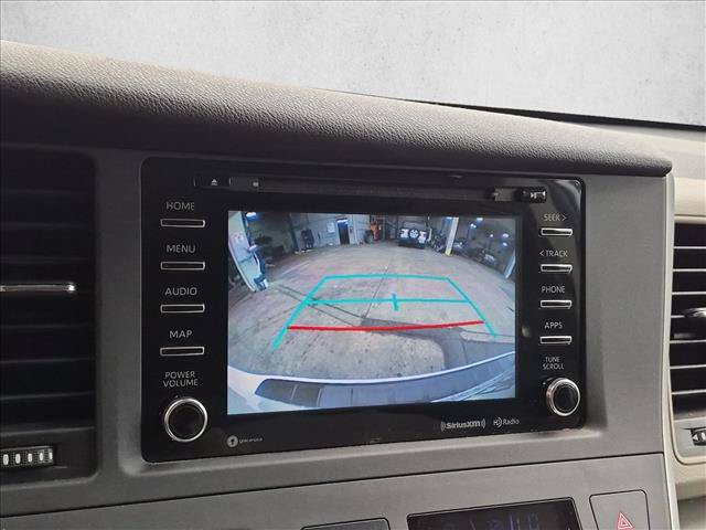 Used 2020 Toyota Sienna LE w/ Carpet Mat Package FWD image 11
