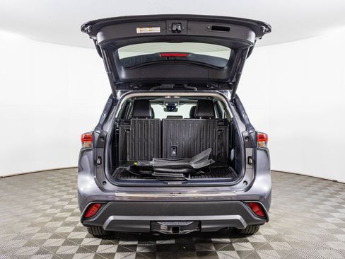 Used 2023 Toyota Highlander XLE image 34