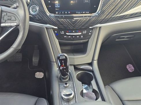 Used 2024 Cadillac XT6 Premium Luxury w/ Technology Package FWD image 19