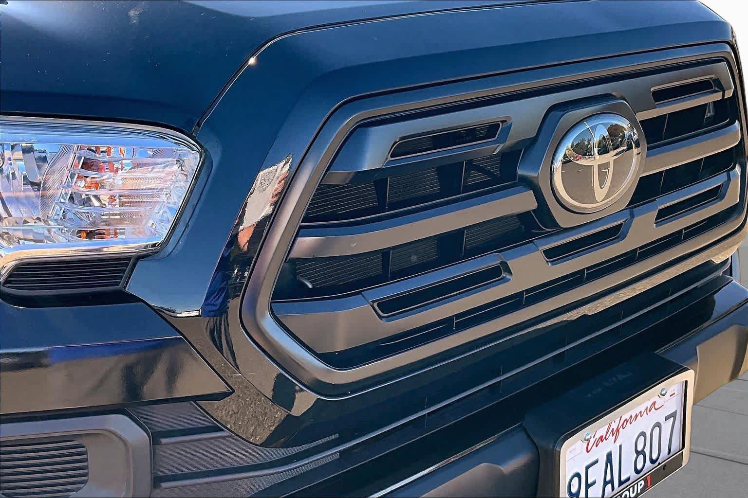 Used 2018 Toyota Tacoma SR AWD/4WD image 29