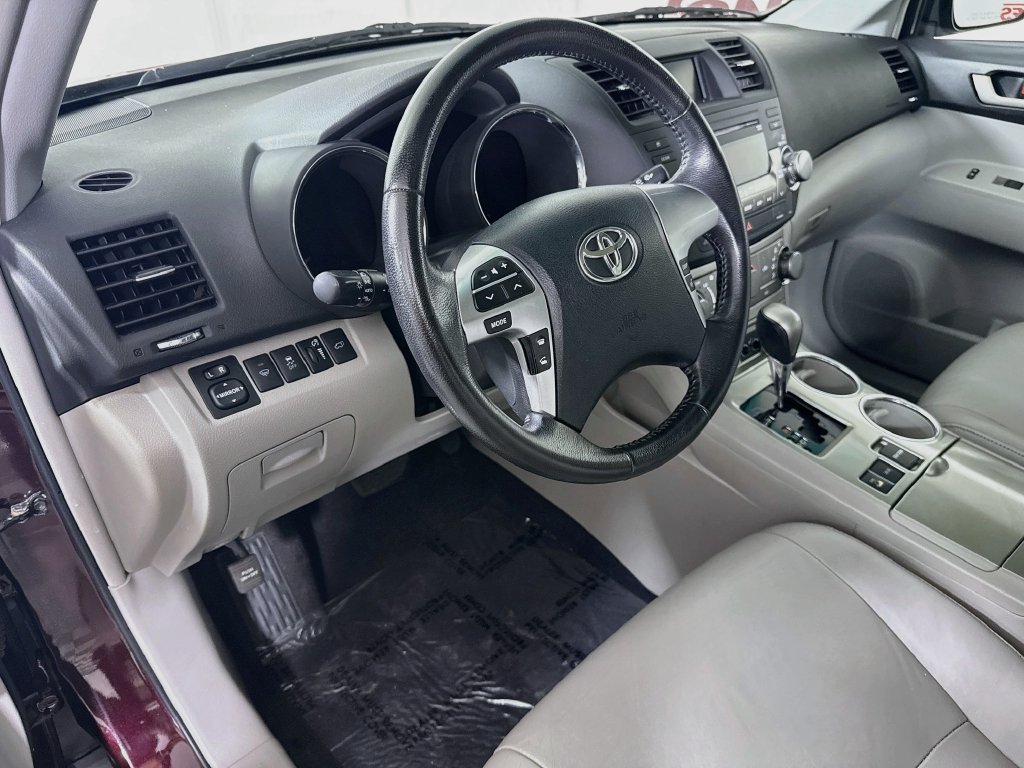 Used 2012 Toyota Highlander SE w/ Tow Pkg AWD/4WD image 17