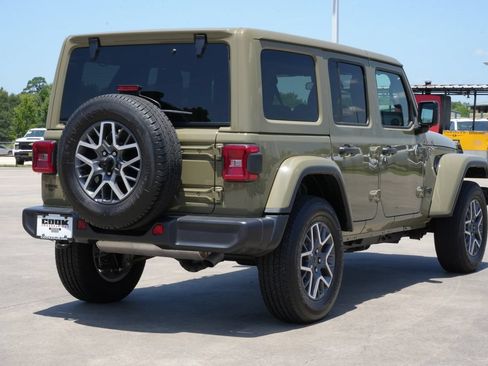 Used 2026 Jeep Wrangler Unlimited Sahara AWD/4WD image 4