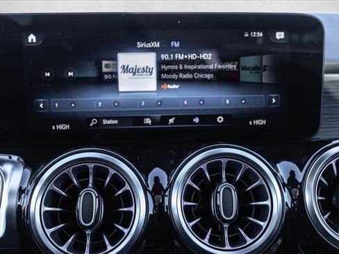 Used 2023 Mercedes-Benz EQB 300 4MATIC image 18