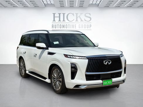New 2026 INFINITI QX80 Luxe RWD image 3