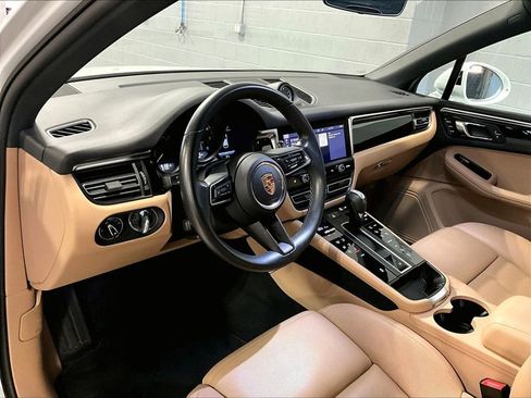 Certified 2023 Porsche Macan AWD/4WD image 4