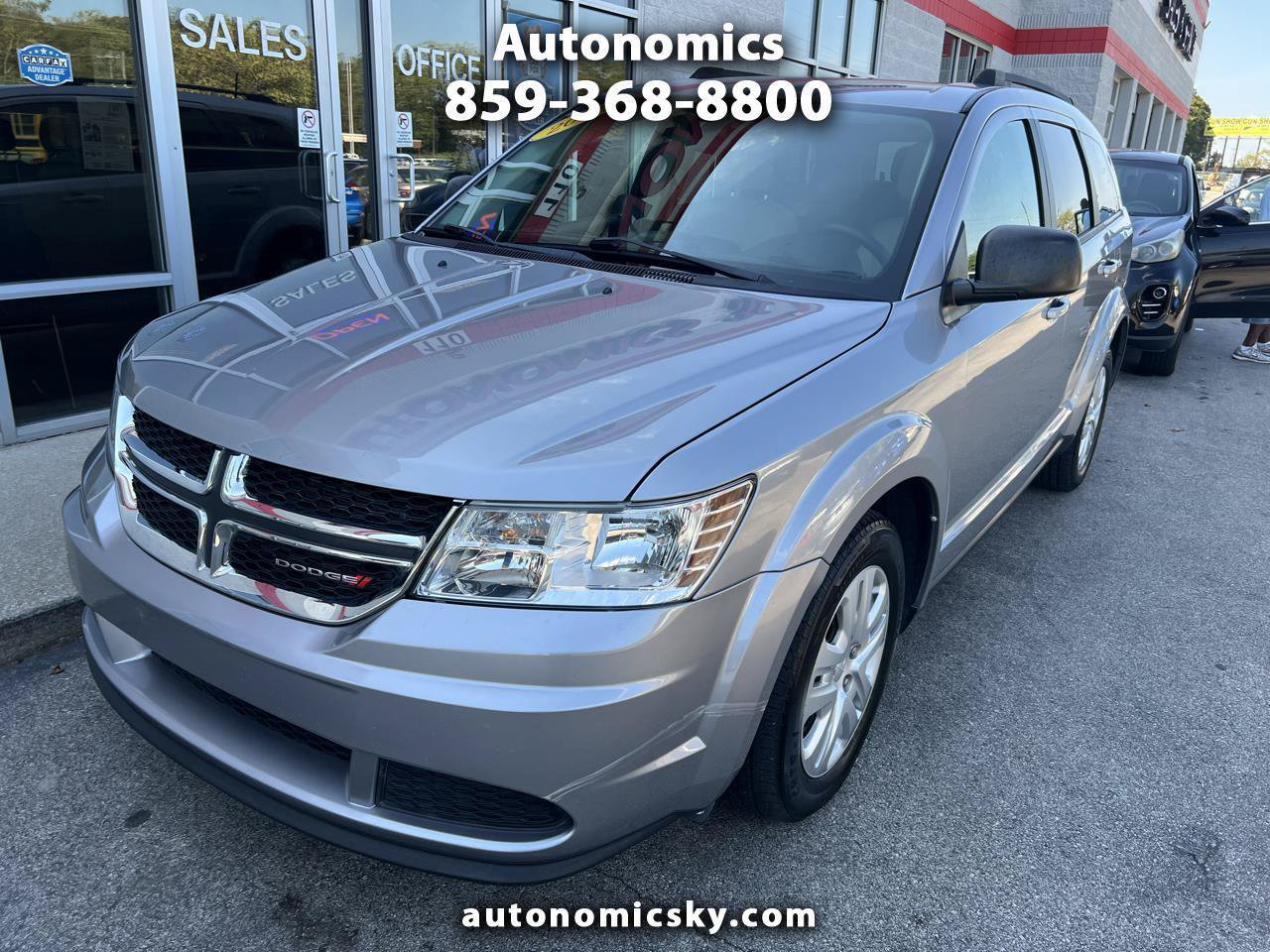 Used 2020 Dodge Journey SE FWD image 1