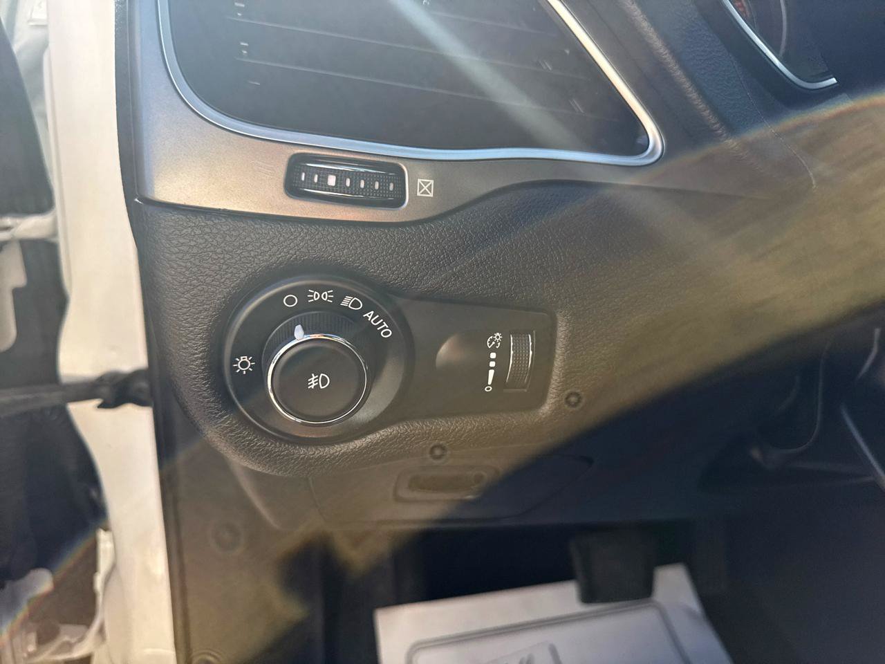 Used 2019 Jeep Cherokee Latitude w/ Popular Appearance Group FWD image 23