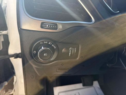 Used 2019 Jeep Cherokee Latitude w/ Popular Appearance Group FWD image 23