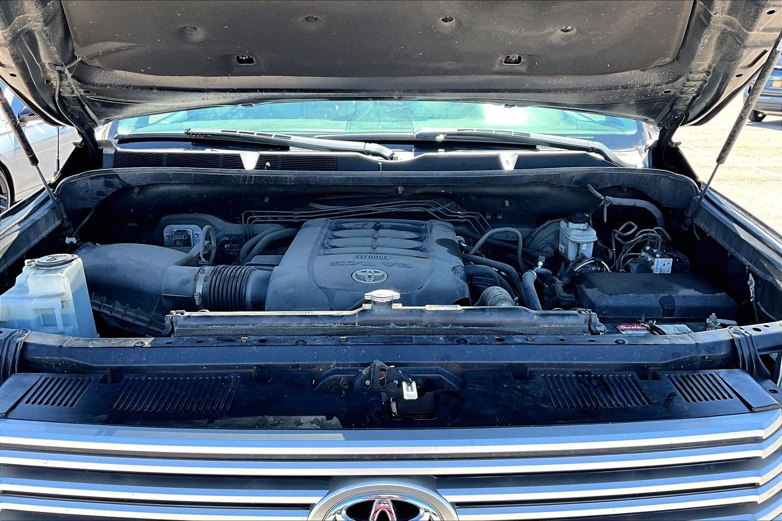 Used 2016 Toyota Tundra Limited w/ Limited Premium Package AWD/4WD image 9