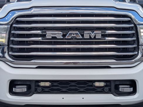 Used 2022 RAM 3500 Limited AWD/4WD image 9