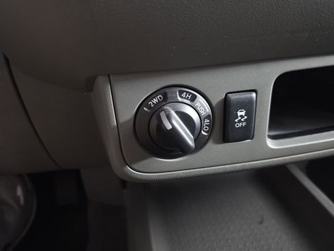 Used 2019 Nissan Frontier SV AWD/4WD image 16
