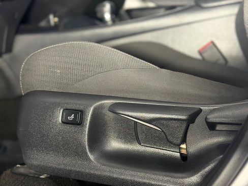 Used 2018 Toyota C-HR XLE FWD image 22