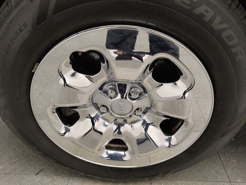 Used 2015 Jeep Cherokee Sport image 31