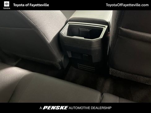 Certified 2024 Toyota Tacoma SR5 AWD/4WD image 9