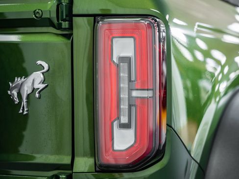 Used 2025 Ford Bronco Badlands image 17