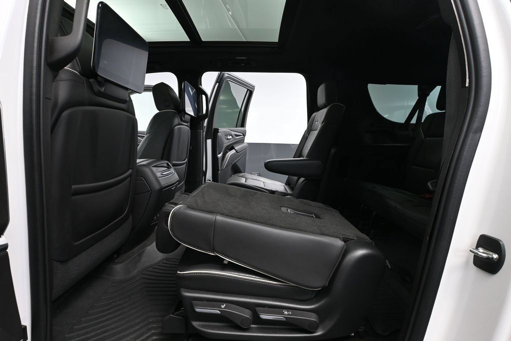 Used 2021 Cadillac Escalade ESV Sport w/ Heavy-Duty Trailer Package AWD/4WD image 35
