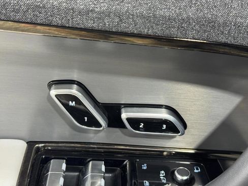 Used 2024 Land Rover Range Rover Sport SE image 25