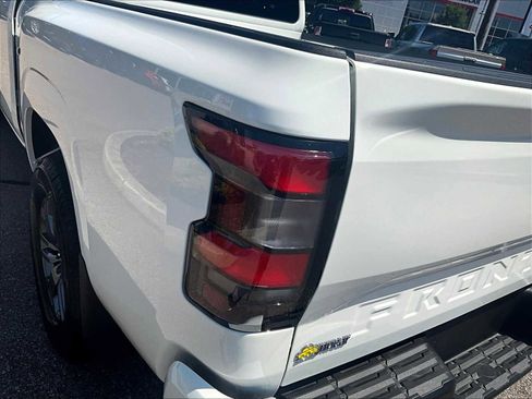 Used 2025 Nissan Frontier SV image 33