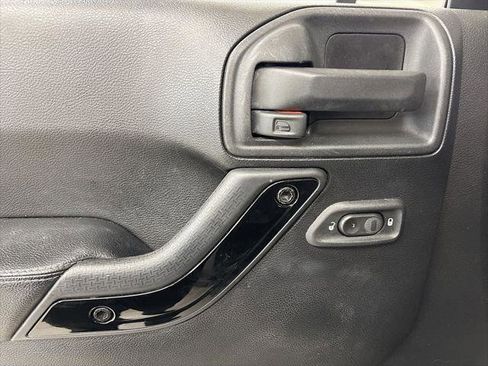 Used 2016 Jeep Wrangler Unlimited Sahara AWD/4WD image 21